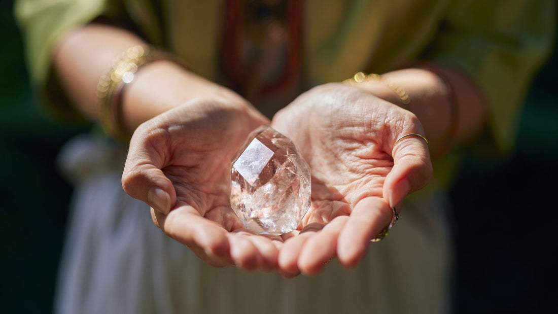 The Complete Clear Quartz Guide: Master Healer, Energy Amplifier & Chakra Balancer