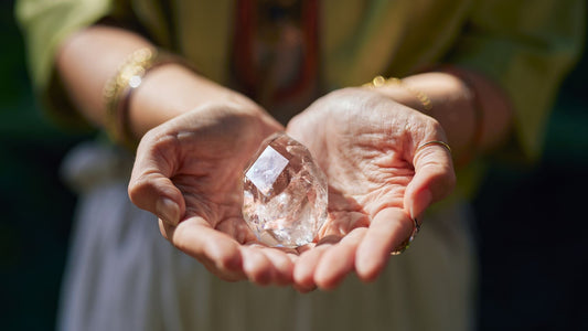 The Complete Clear Quartz Guide: Master Healer, Energy Amplifier &amp; Chakra Balancer